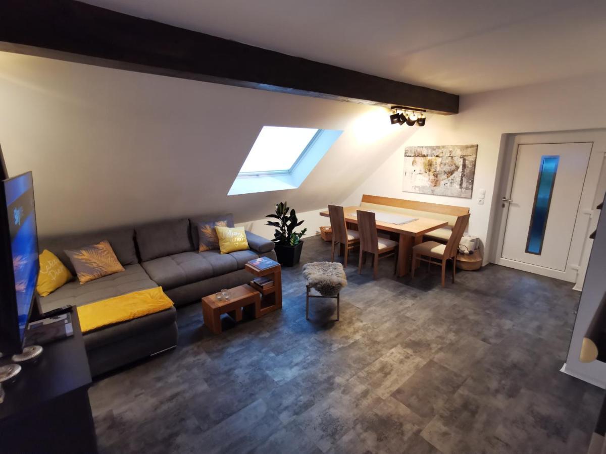 Skyline Klimatisierte Dachgeschoss-wohnung In Mit Blick Ins Rheintal
