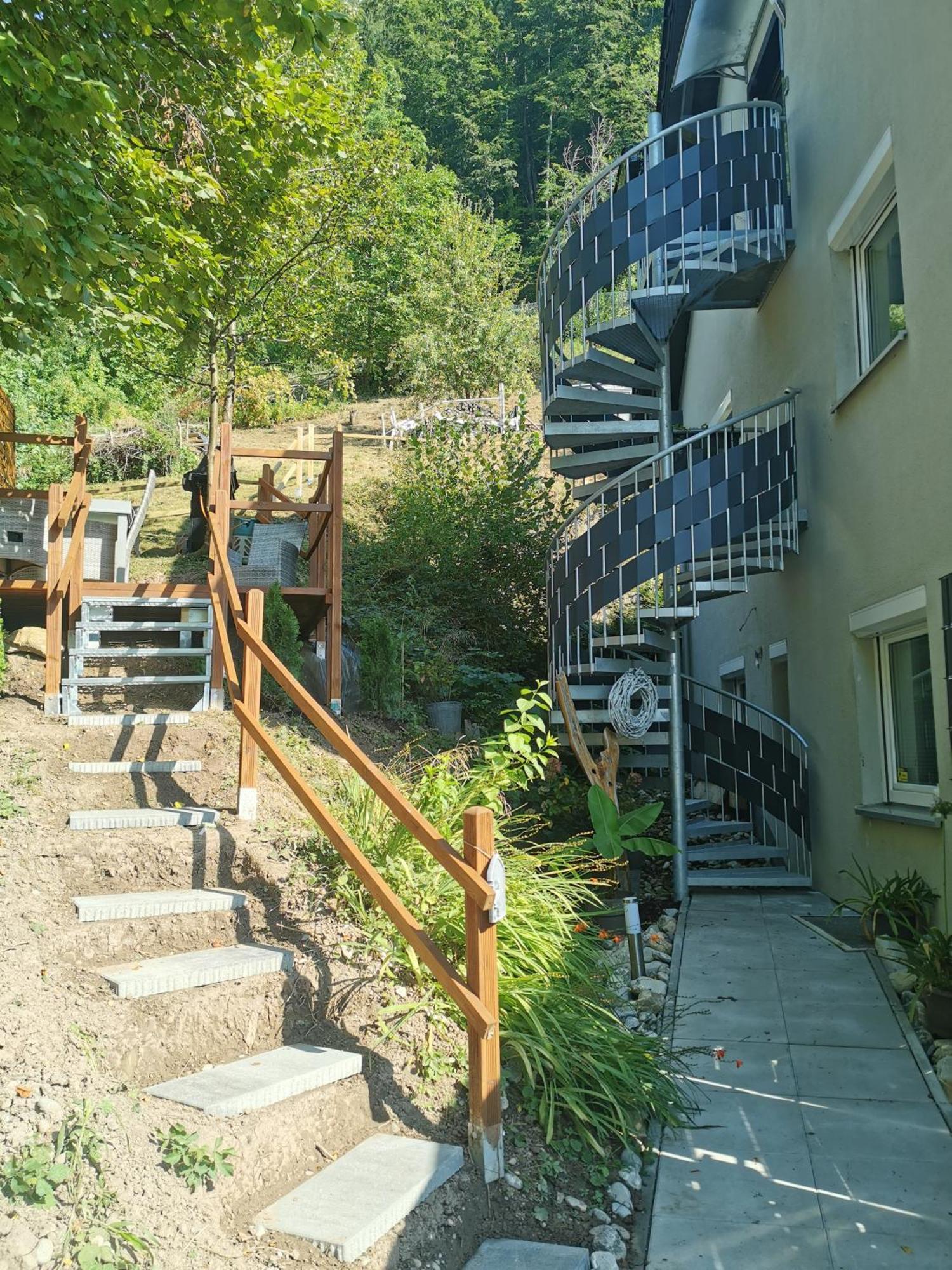Skyline Klimatisierte Dachgeschoss-wohnung In Mit Blick Ins Rheintal Apartment