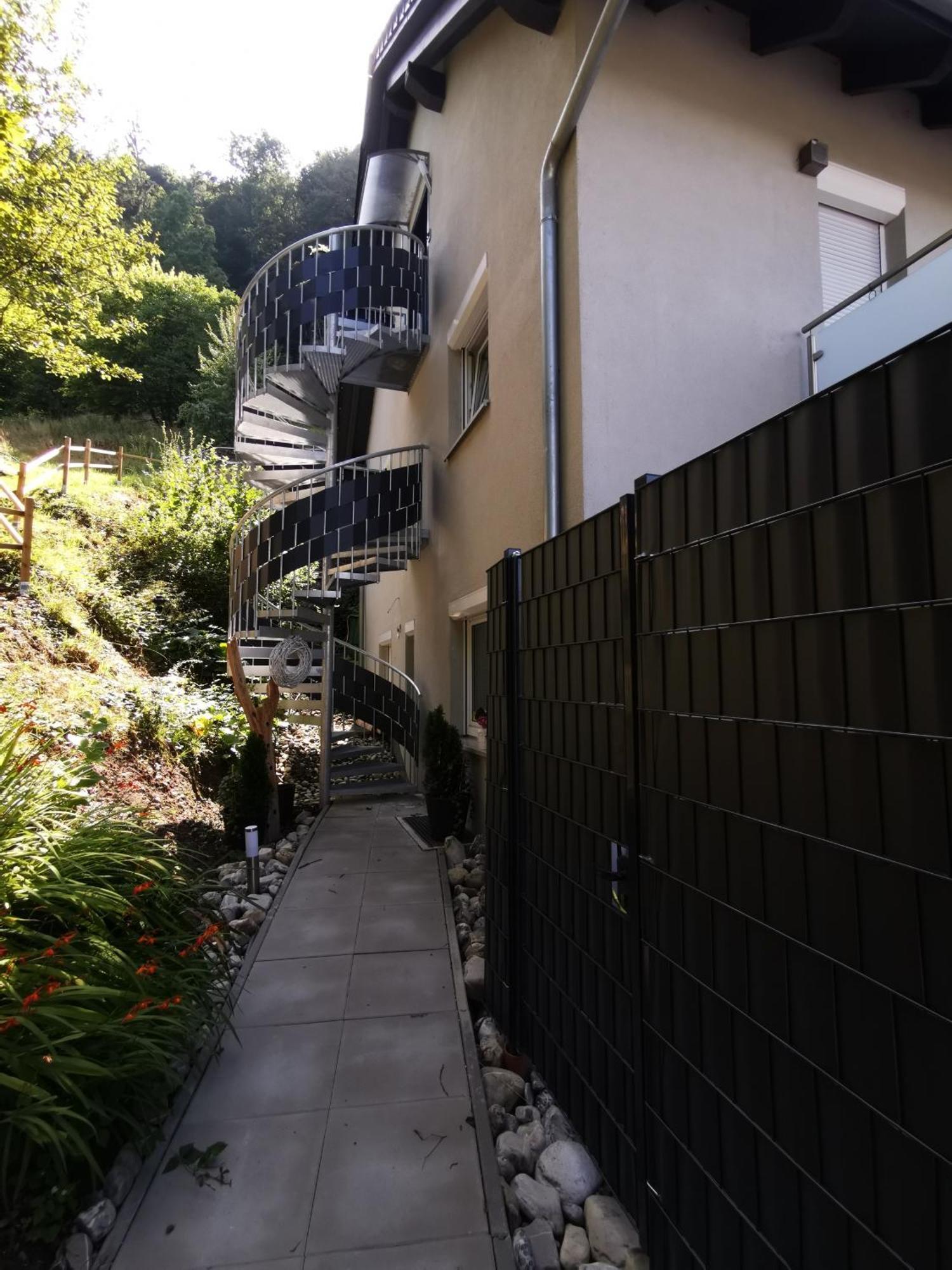 Skyline Klimatisierte Dachgeschoss-wohnung In Mit Blick Ins Rheintal *